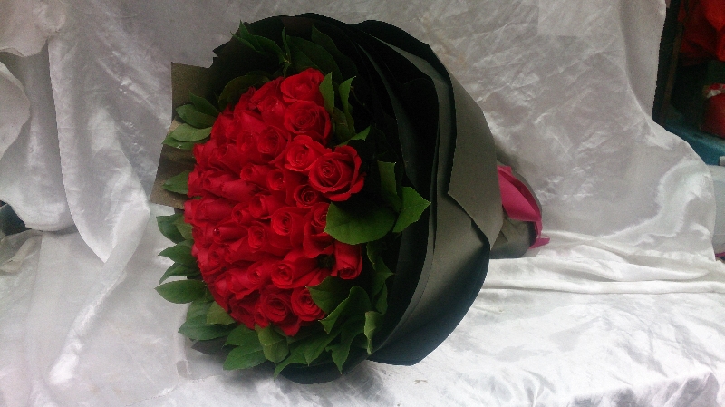 B010 99 支紅玫瑰