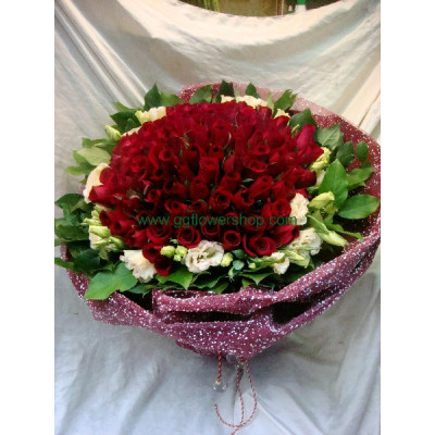 B092 99支紅玫瑰 + 襯花