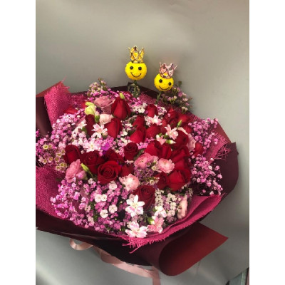 B147 24枝紅玫瑰 +公仔花