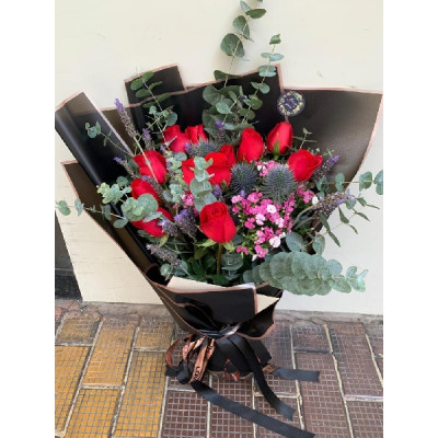 B150 12枝紅玫瑰( (黑色時尚)